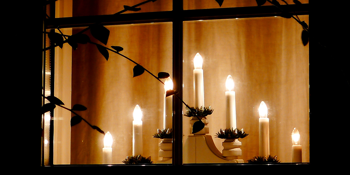 https://aleteia.org/wp-content/uploads/sites/2/2019/12/web3-advent-candles-window-christmas-flickr.jpg?quality=100&strip=all&w=1200&h=600&crop=1